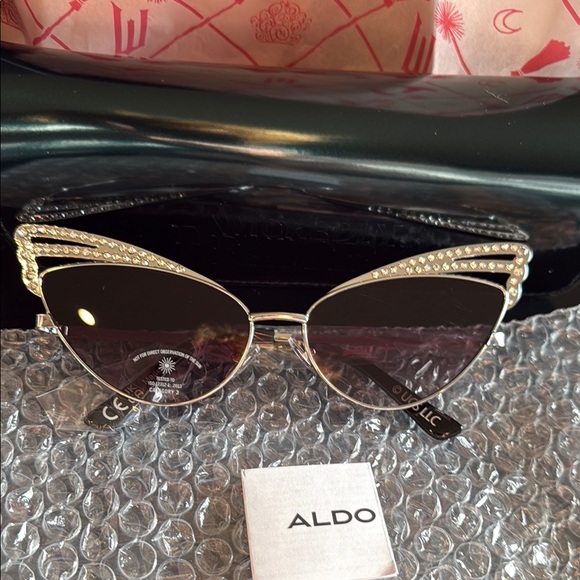 Aldo Black Cat-Eye Sunglasses with Gold Accents - Picture 4 of 6